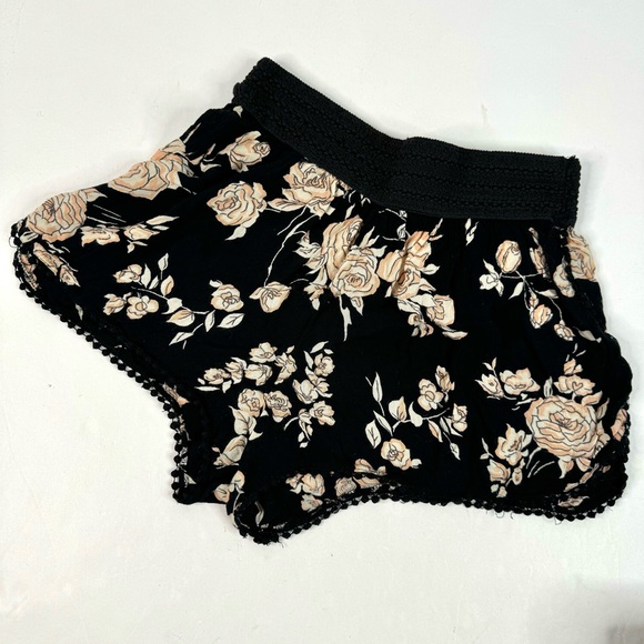 Angie Black Floral Shorts - Picture 2 of 8